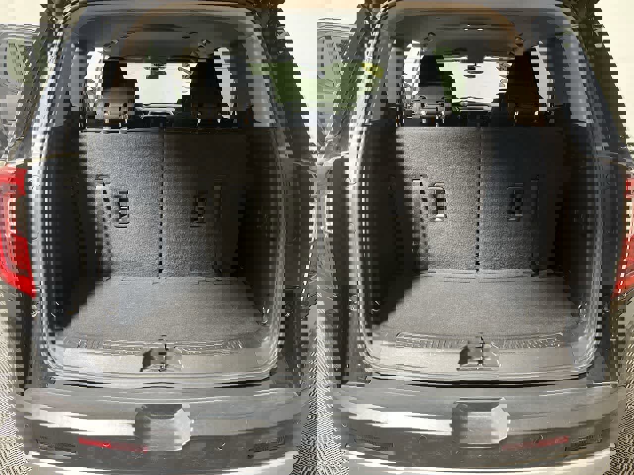 Used 2021 GMC Acadia SLE image 29