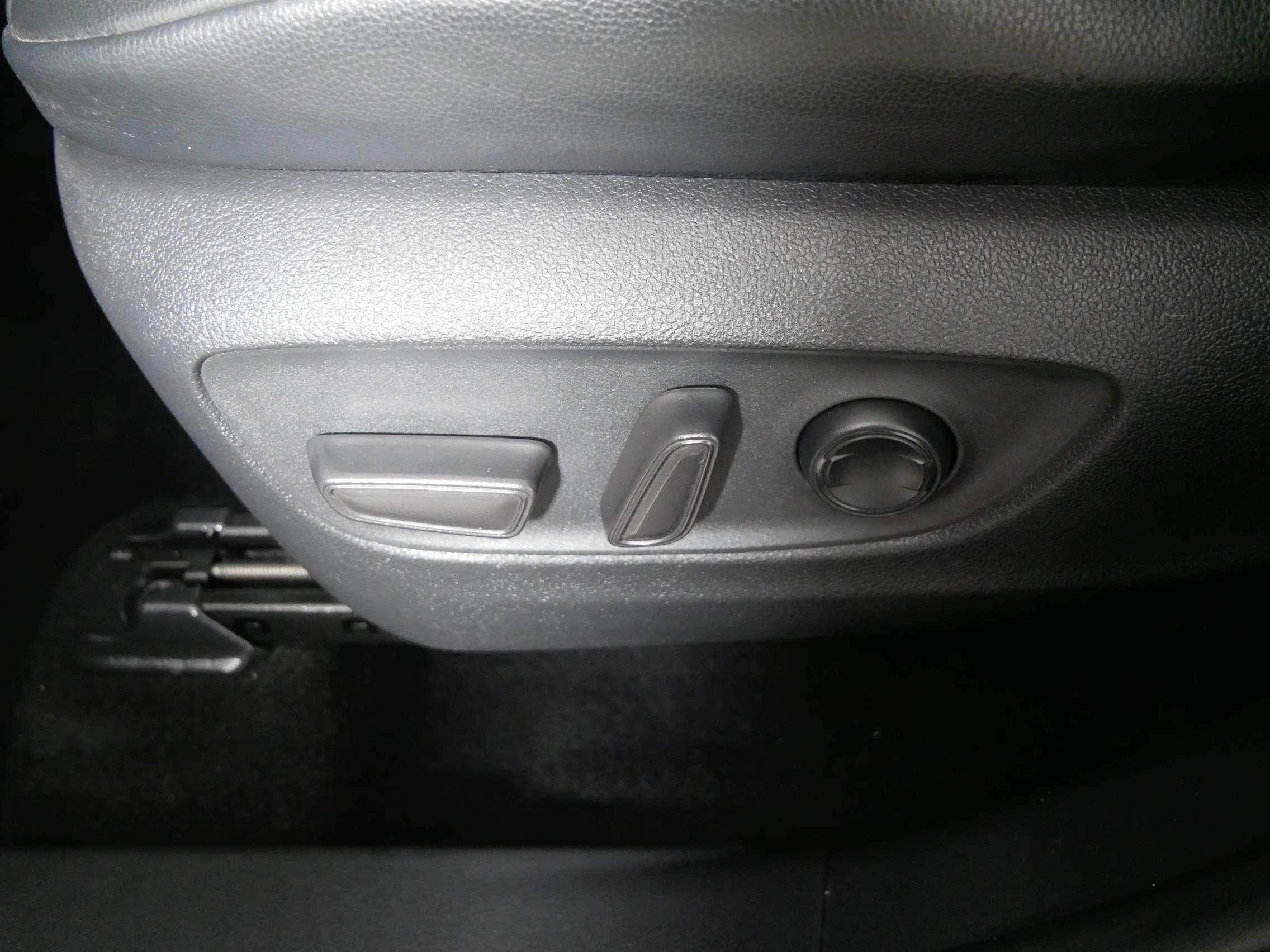 Used 2020 Toyota Highlander XLE AWD/4WD image 20