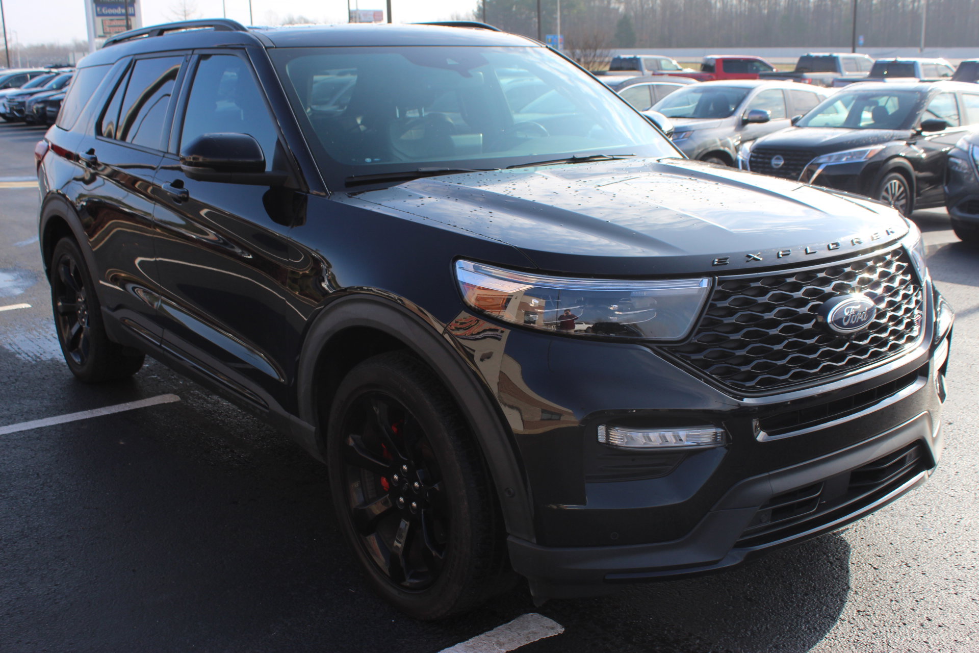 Used 2020 Ford Explorer ST w/ ST Street Pack image 4