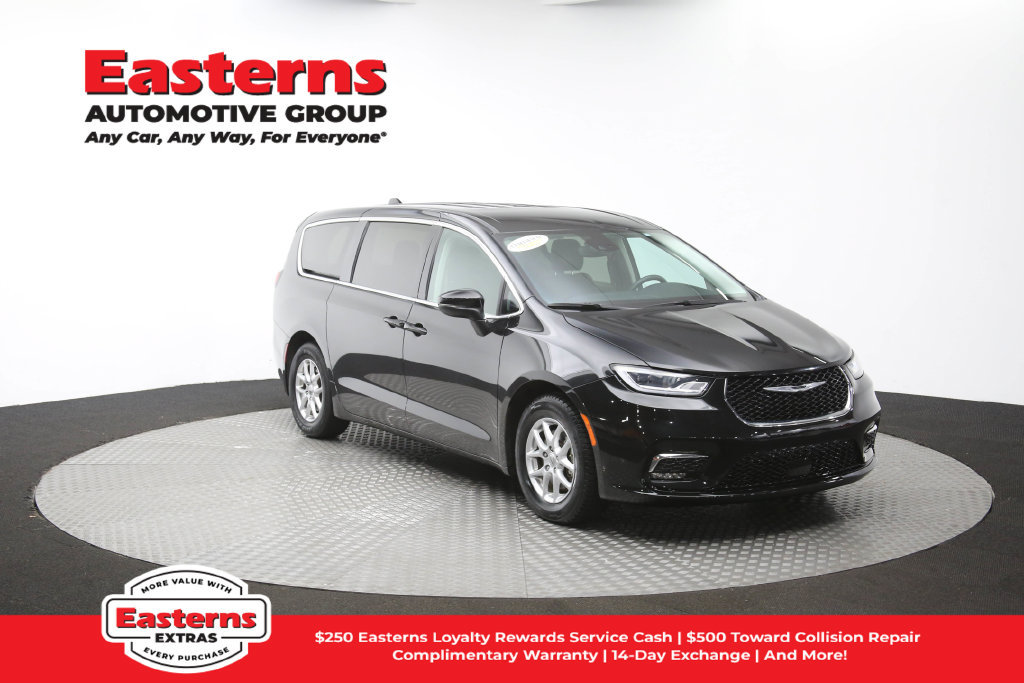 Used 2023 Chrysler Pacifica Touring-L FWD image 52