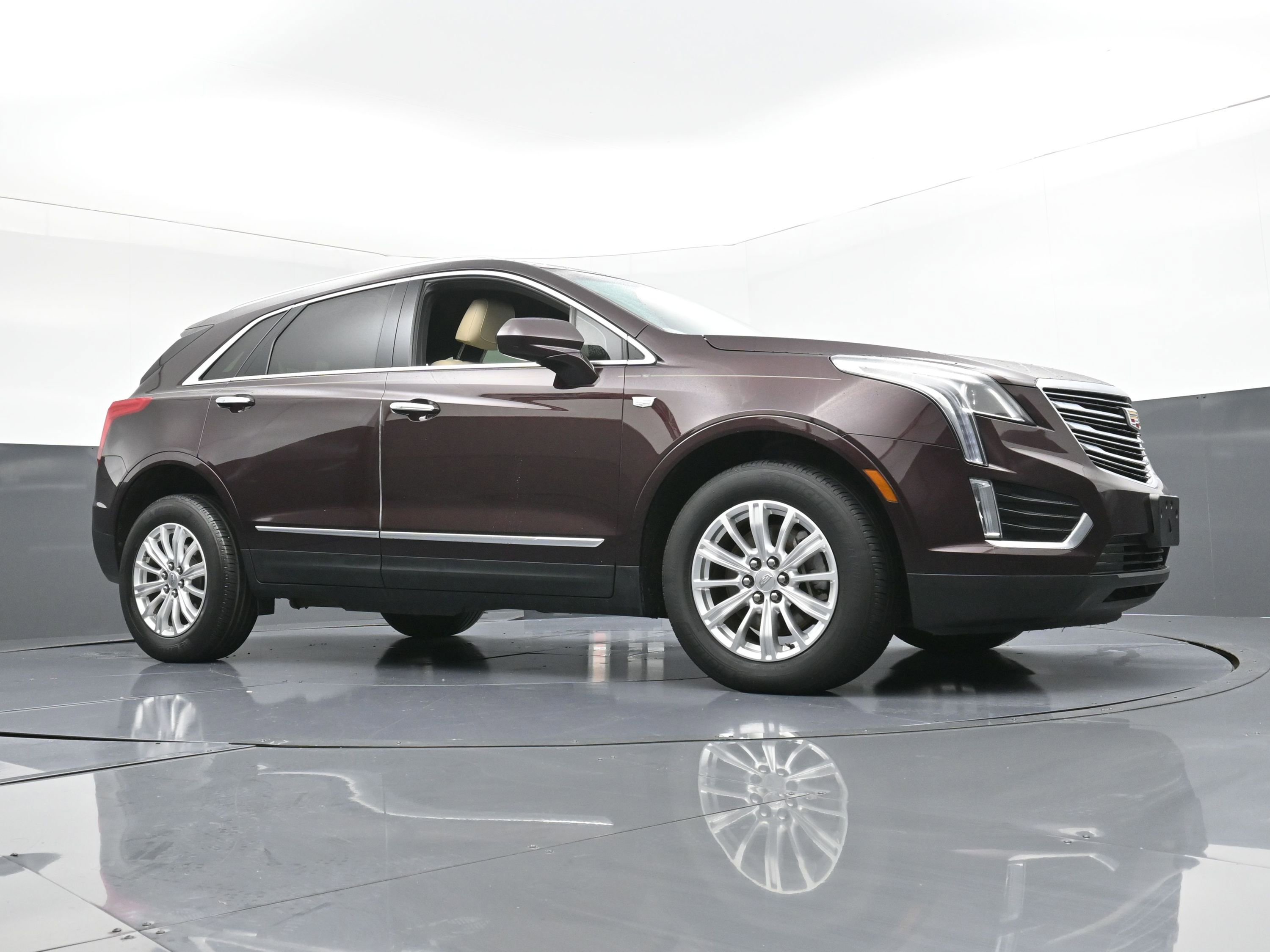 Used 2018 Cadillac XT5 FWD image 21