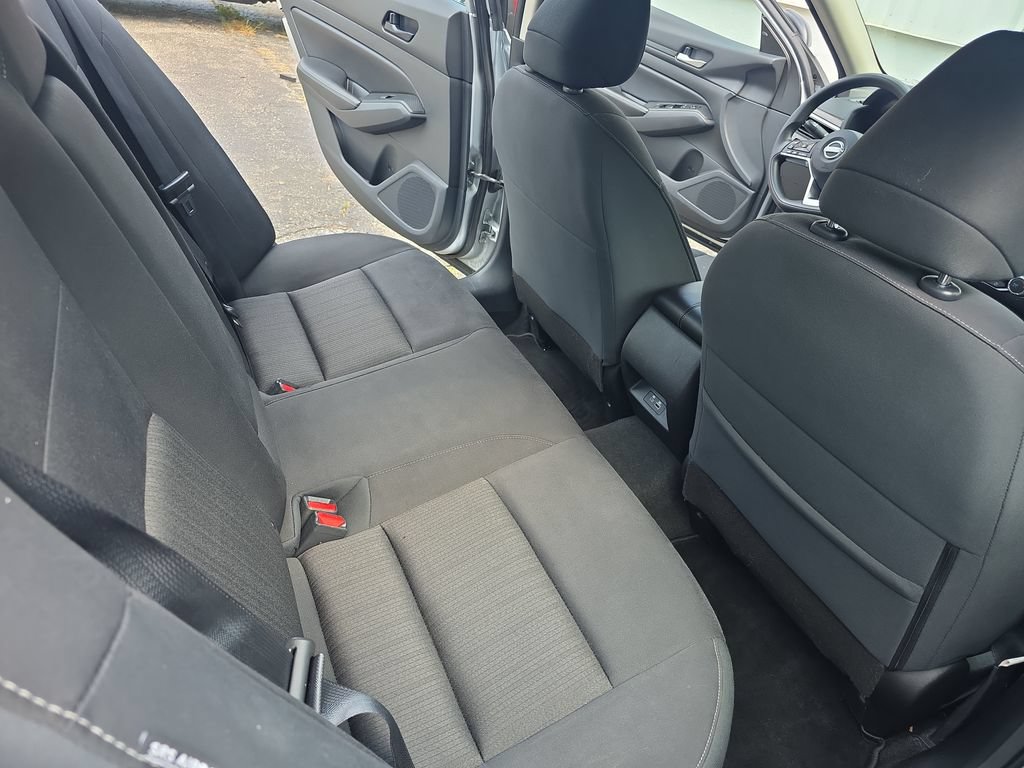 Used 2024 Nissan Altima 2.5 SV FWD image 11
