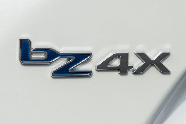 Used 2023 Toyota bZ4X XLE w/ Weather Package image 5