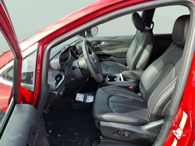 New 2026 Chrysler Pacifica Select image 16