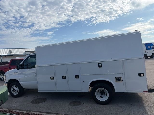 Used 2023 Ford E-450 and Econoline 450 Super Duty w/ Power Windows & Locks Group RWD image 8