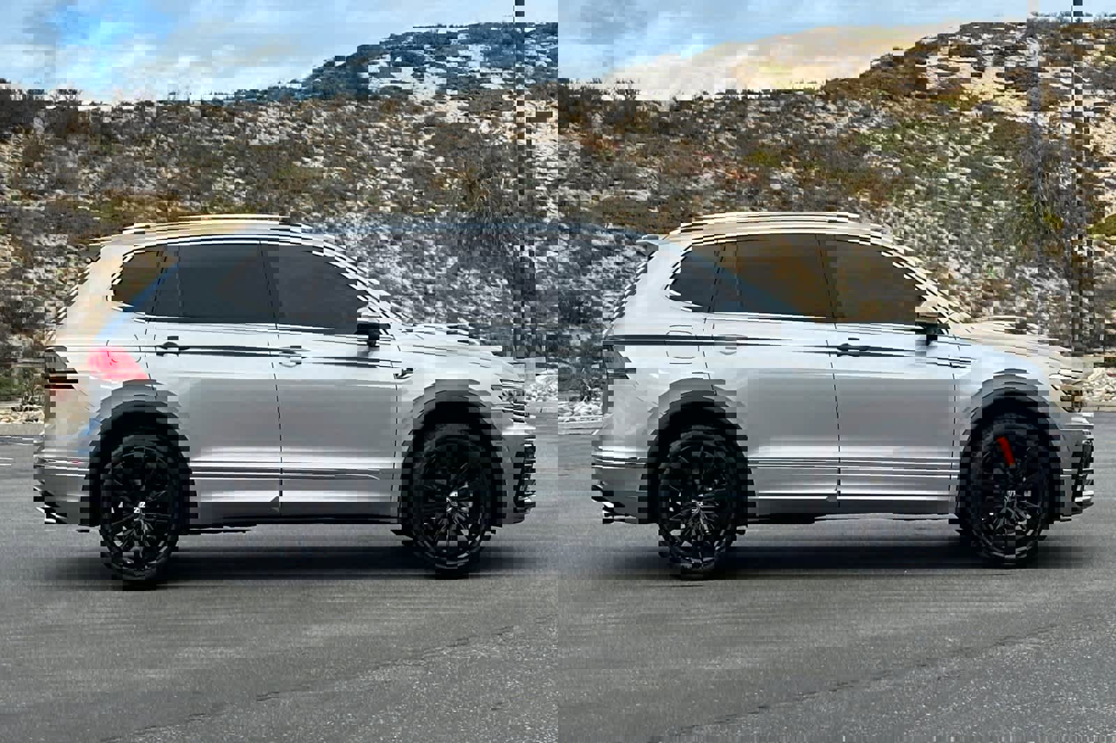 Used 2020 Volkswagen Tiguan SEL Premium R-Line image 6