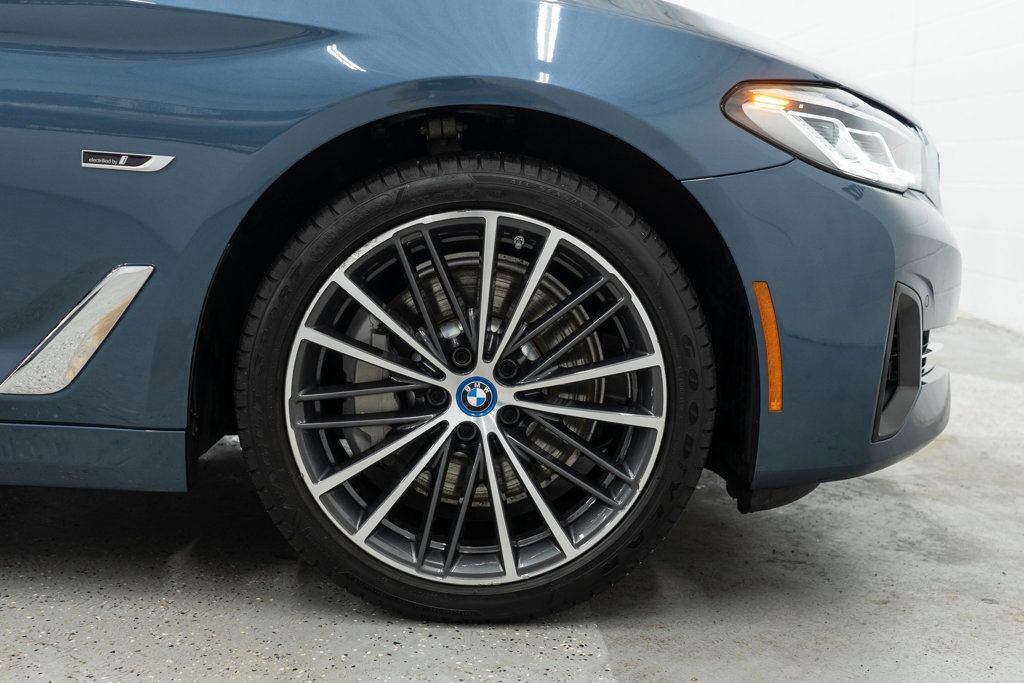 Used 2023 BMW 530e xDrive w/ Premium Package image 41