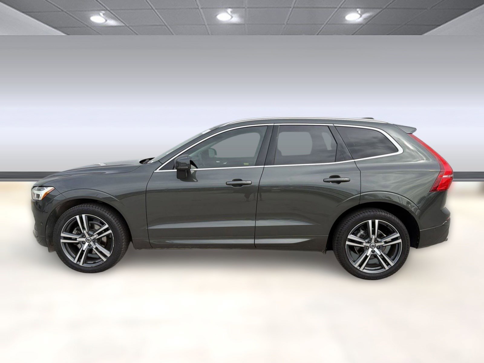 Used 2019 Volvo XC60 T5 Momentum w/ Premium Package image 2