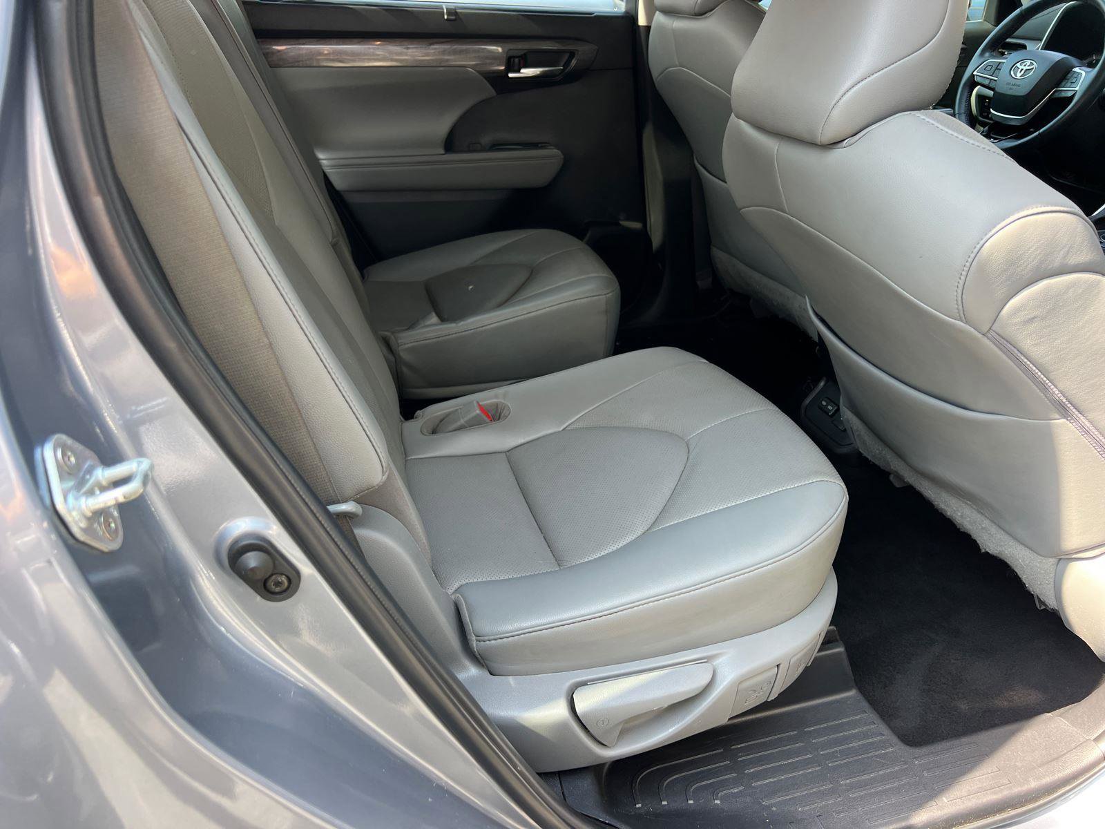 Used 2022 Toyota Highlander Limited image 16