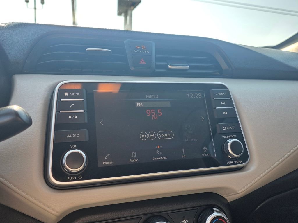 Used 2021 Nissan Versa SV image 15