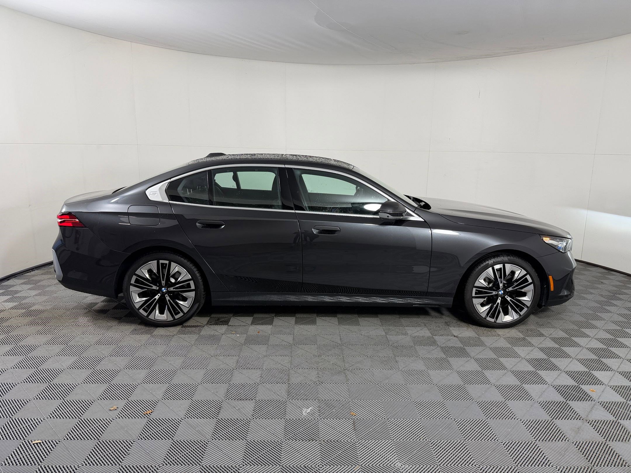 Used 2026 BMW 530i RWD image 8