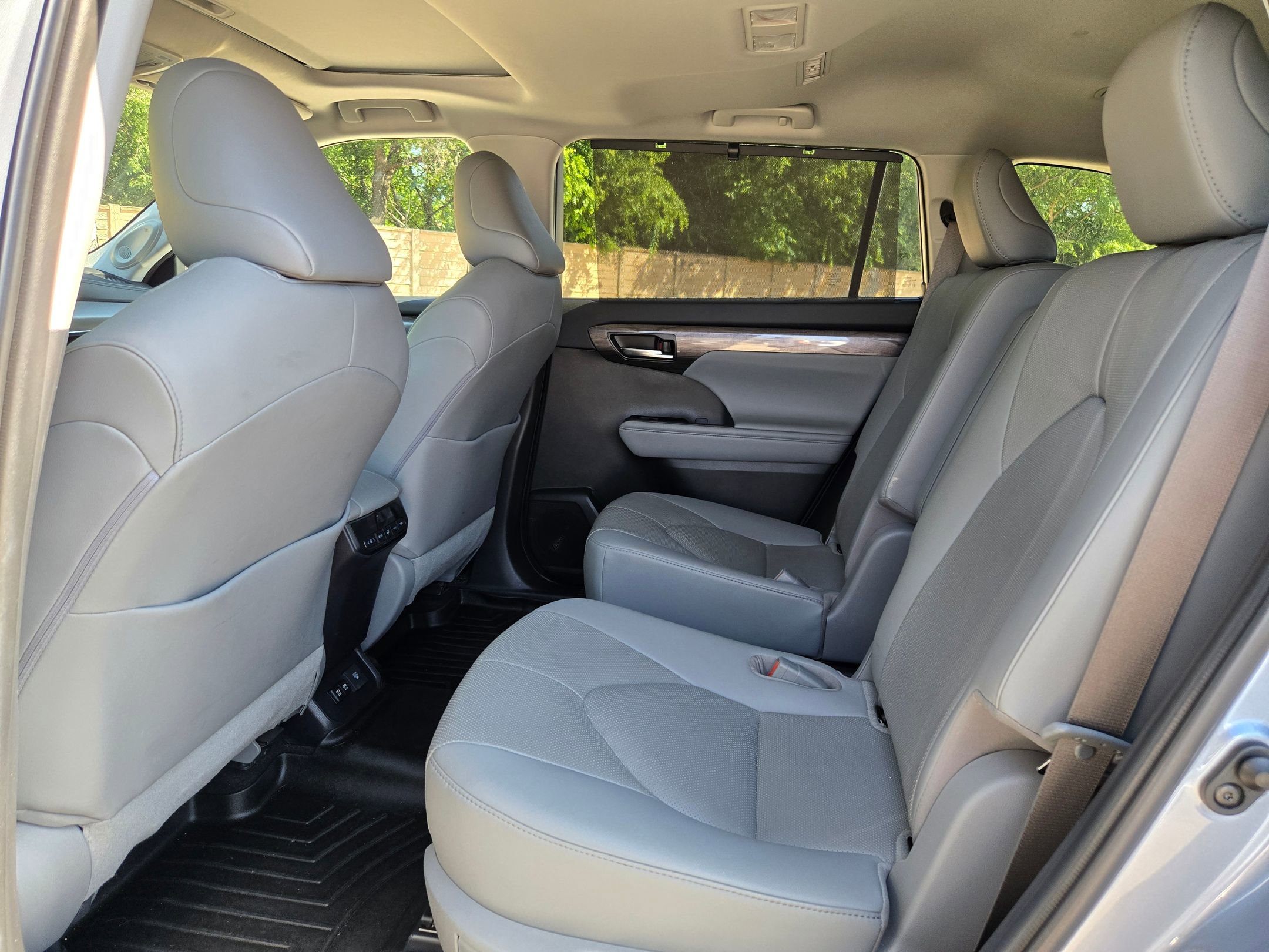 Used 2020 Toyota Highlander Limited FWD image 14