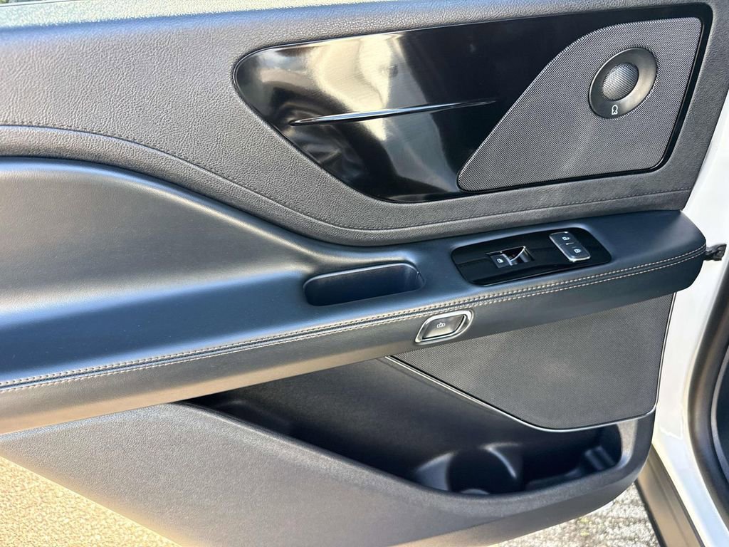 Used 2025 Lincoln Aviator Reserve image 9