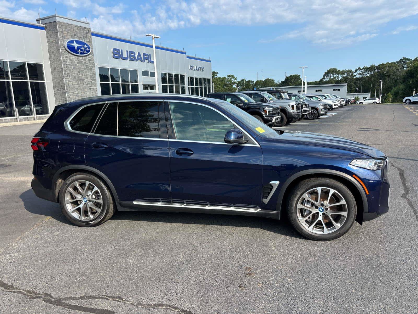 Used 2025 BMW X5 xDrive50e w/ Climate Comfort Package AWD/4WD image 2
