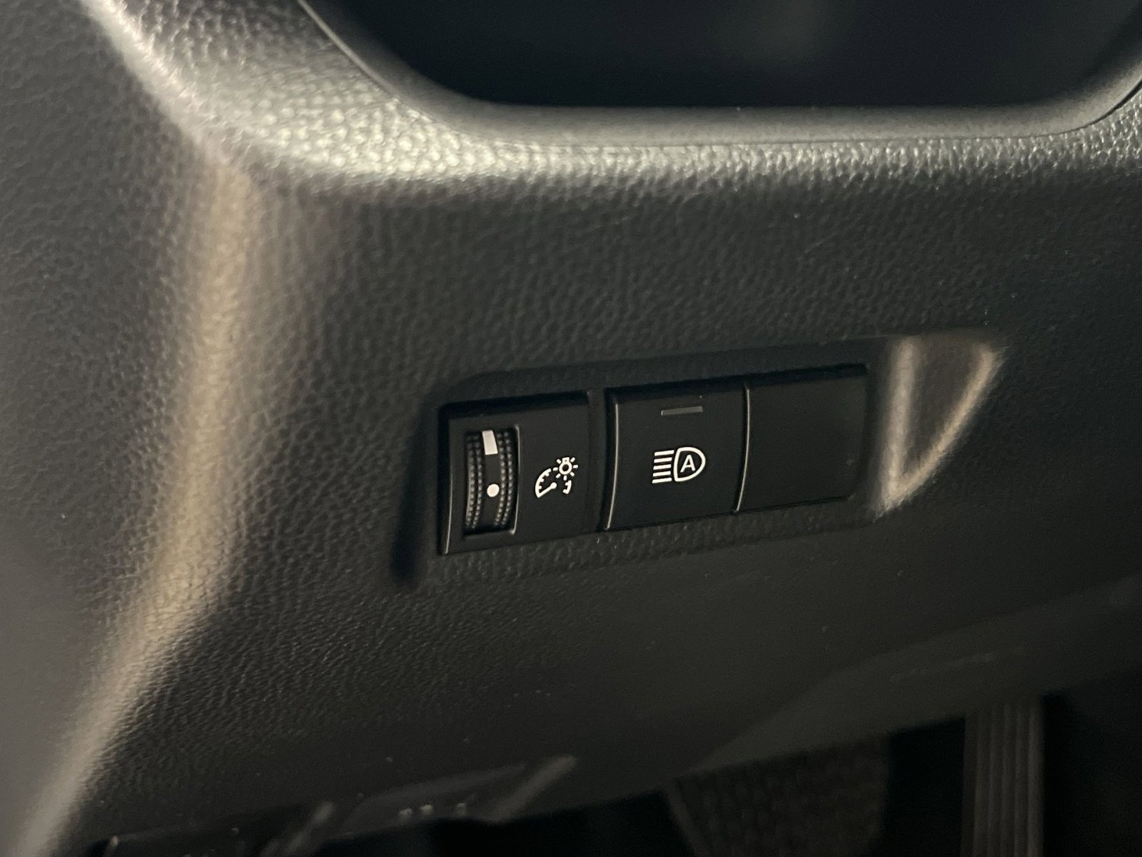 Used 2022 Toyota RAV4 LE image 27