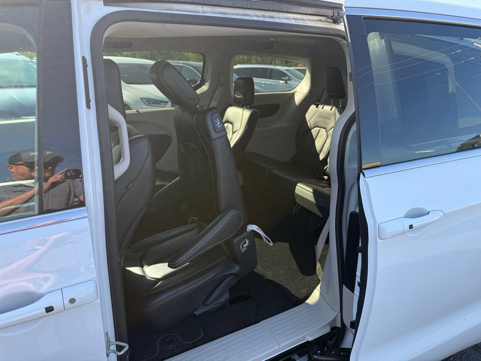 Used 2023 Chrysler Pacifica Touring-L AWD/4WD image 18