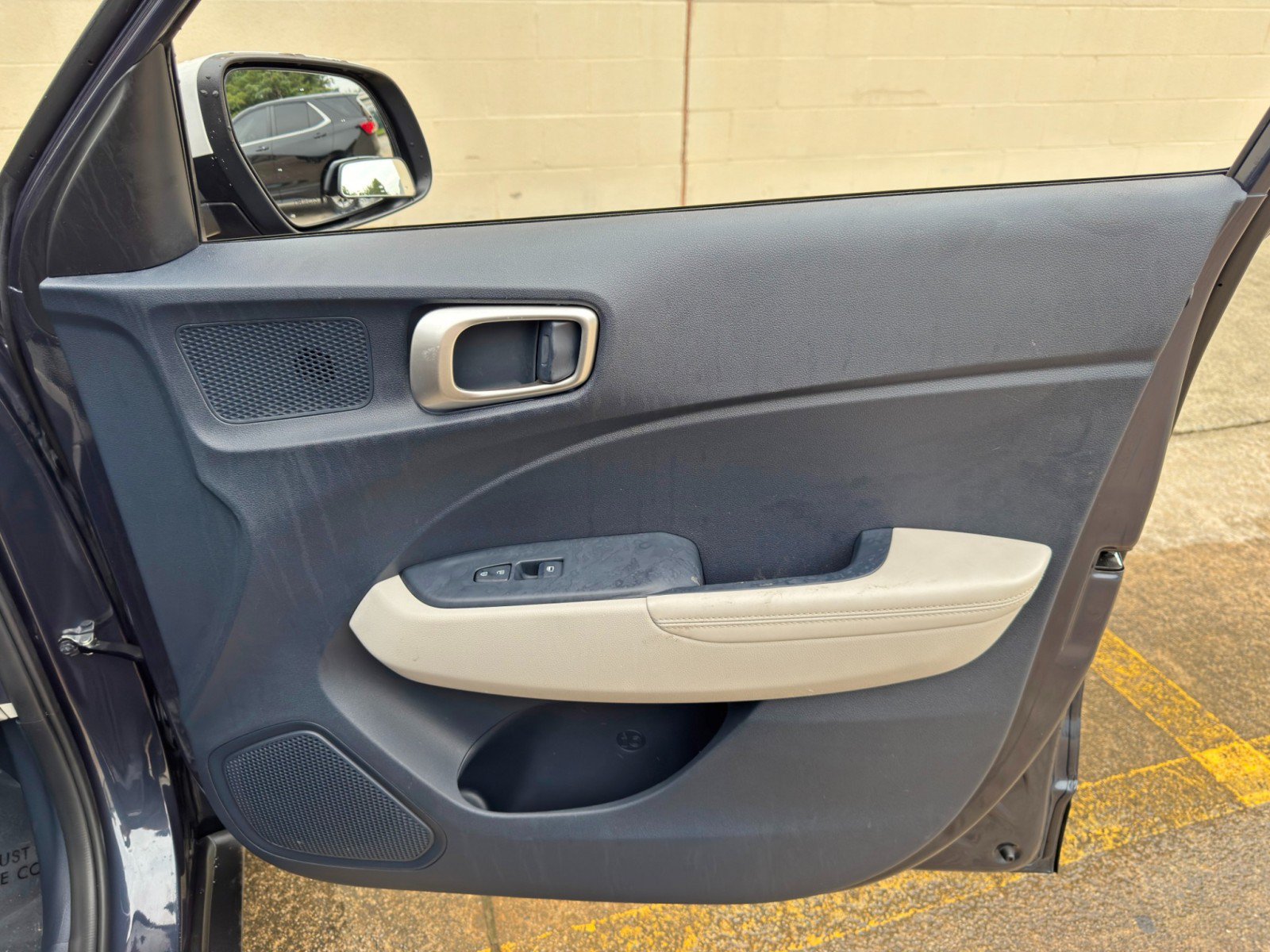Used 2022 Hyundai Venue Limited FWD image 39