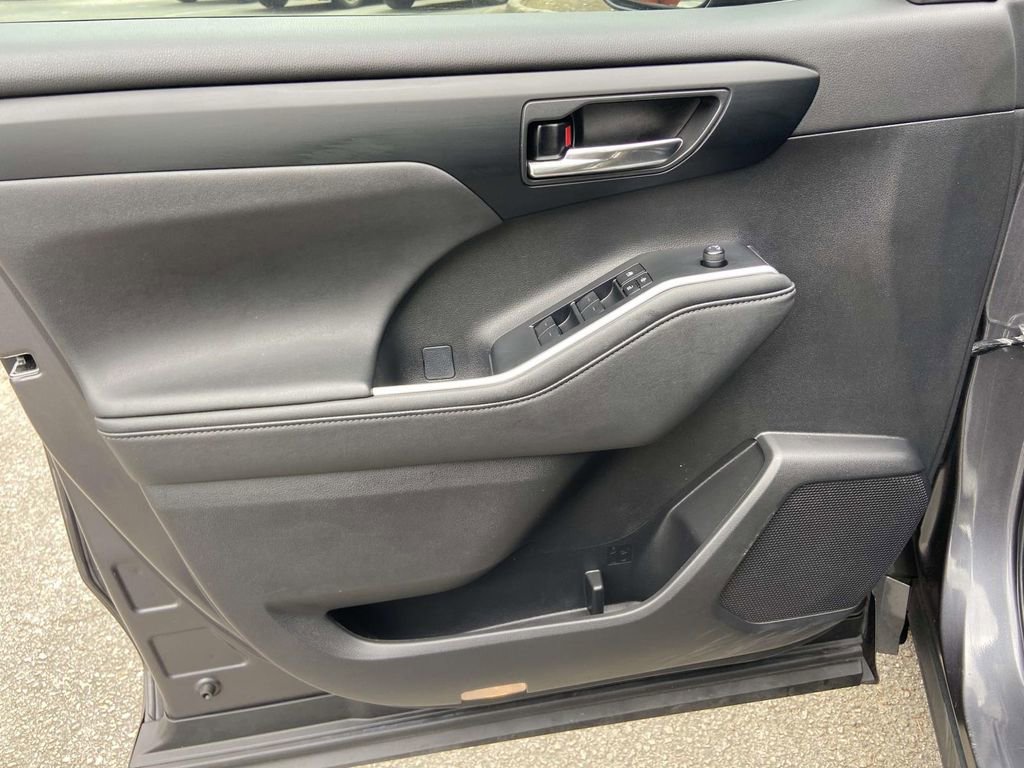 Used 2024 Toyota Highlander XLE image 15