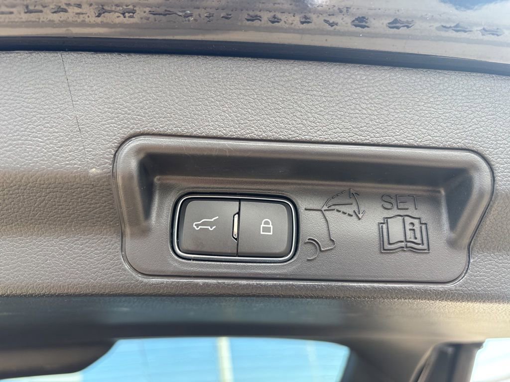 Used 2022 Ford Explorer XLT w/ Equipment Group 202A image 13