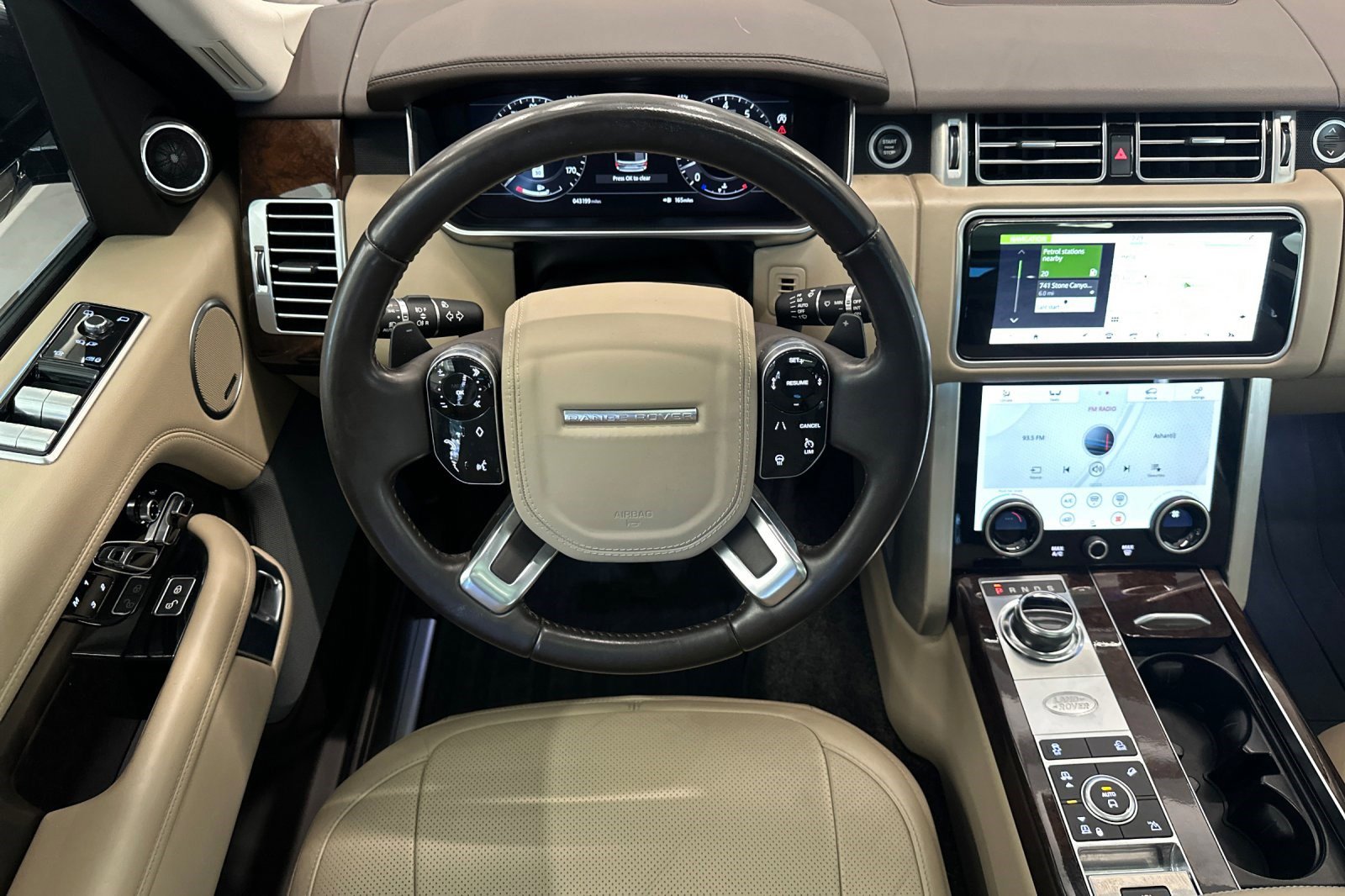 Used 2020 Land Rover Range Rover HSE image 28