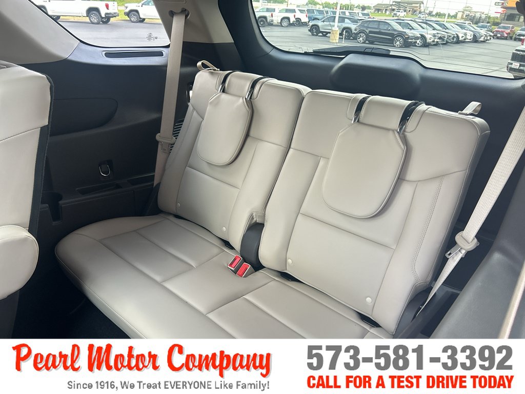 Used 2020 Ford Explorer Platinum w/ Premium Technology Package AWD/4WD image 23