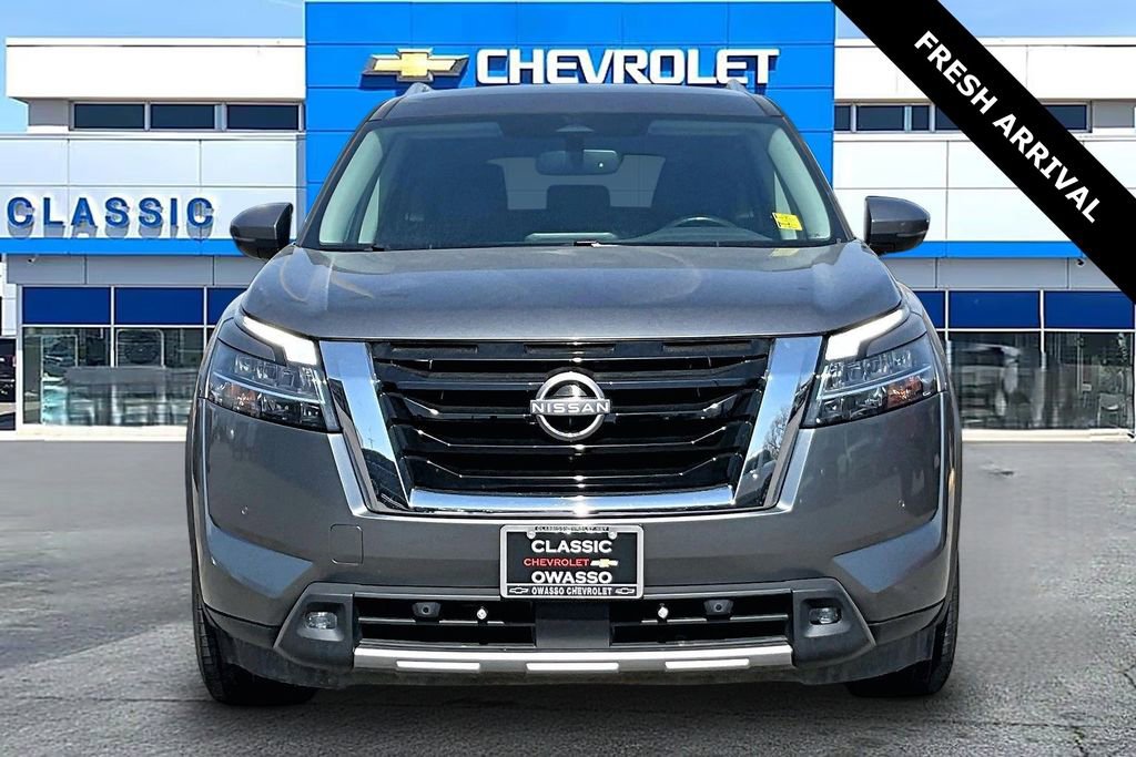 Used 2022 Nissan Pathfinder SL AWD/4WD image 2
