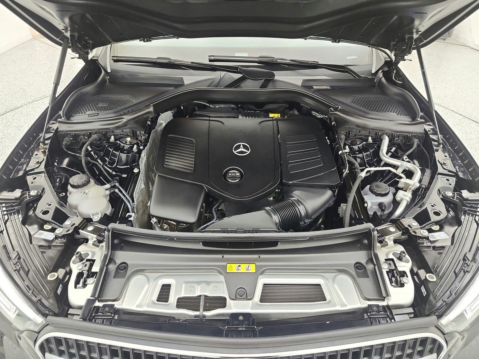 Used 2024 Mercedes-Benz GLC 300 4MATIC image 17