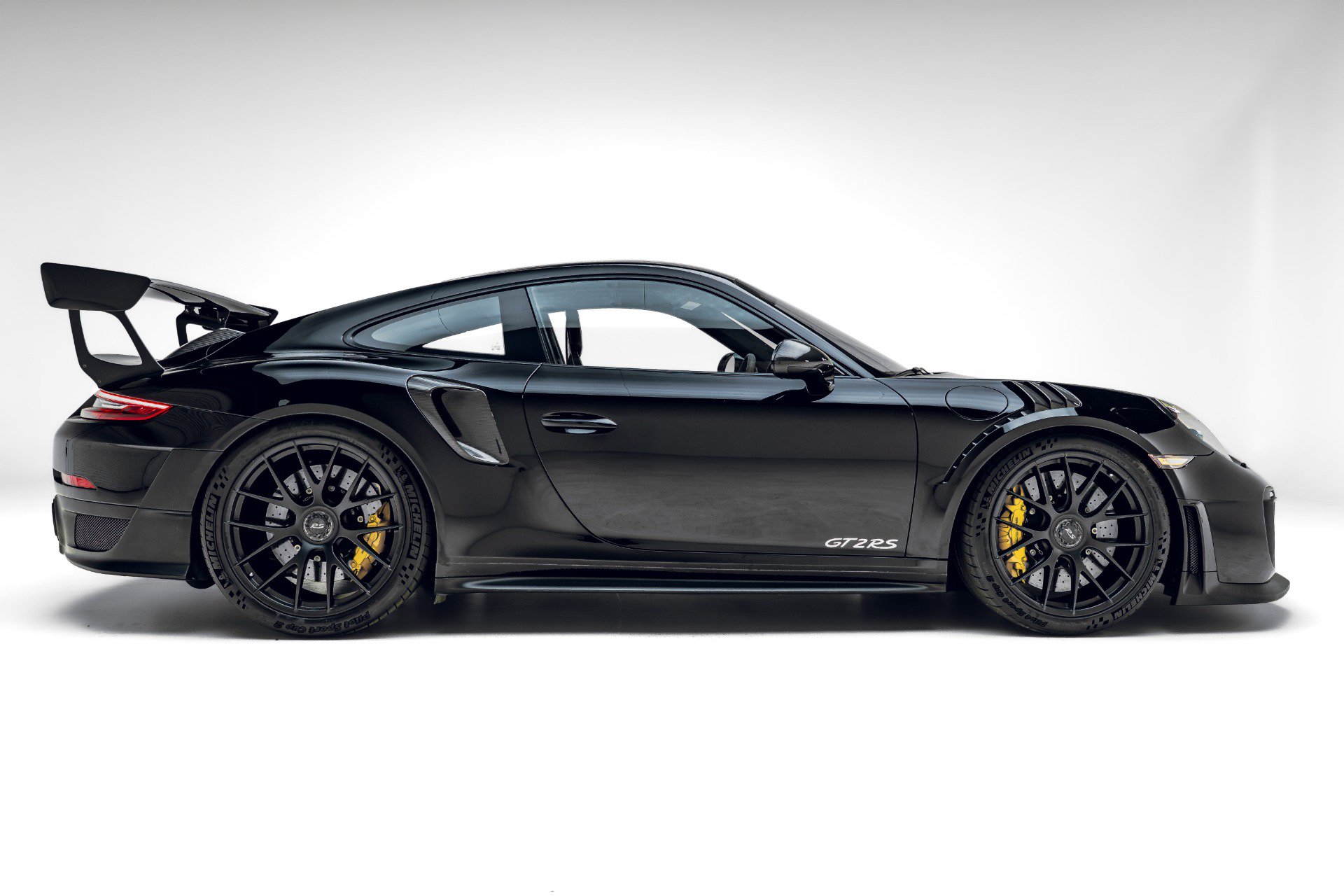 Used 2018 Porsche 911 GT2 RS RWD image 6