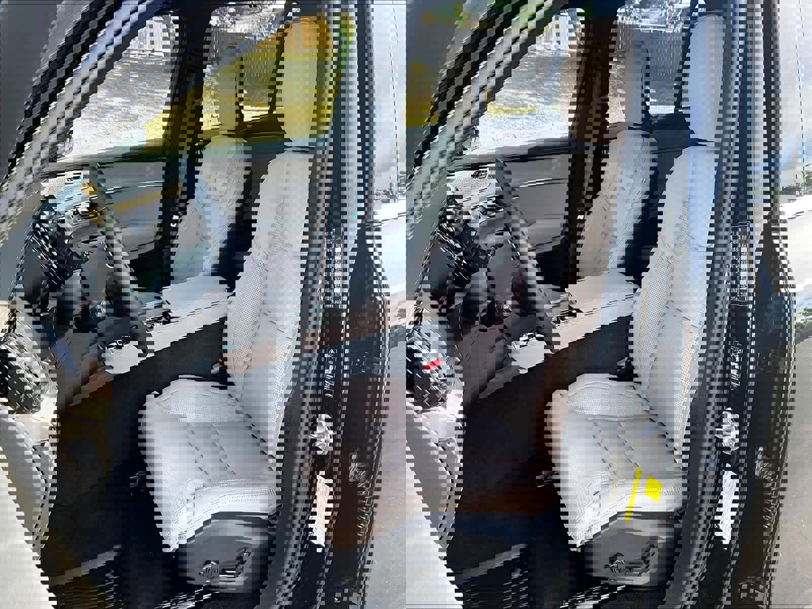 Used 2026 Volvo XC90 T8 Ultra w/ Lounge Package image 28