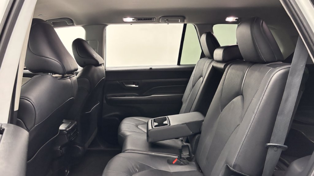 Used 2024 Toyota Grand Highlander AWD image 34