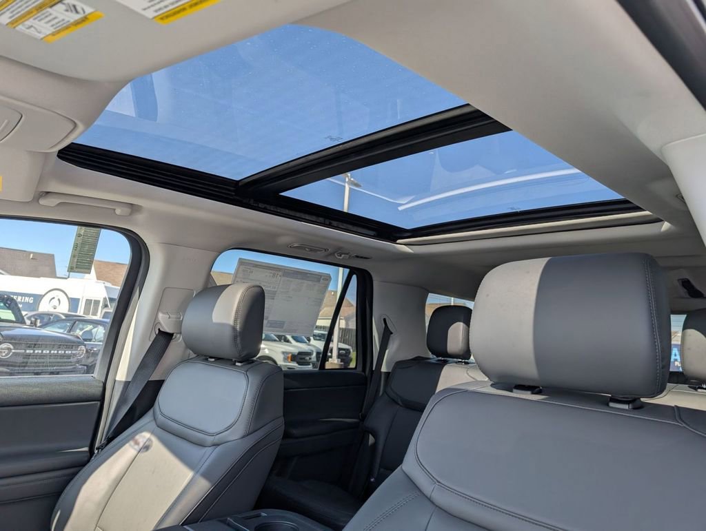 New 2026 Ford Expedition Active image 4