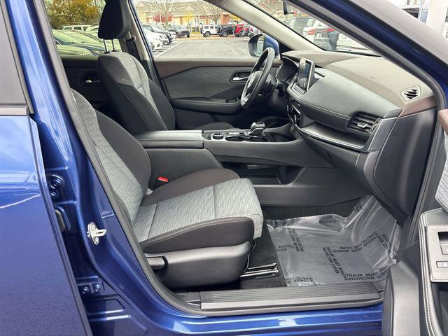 Used 2023 Nissan Rogue SV image 12