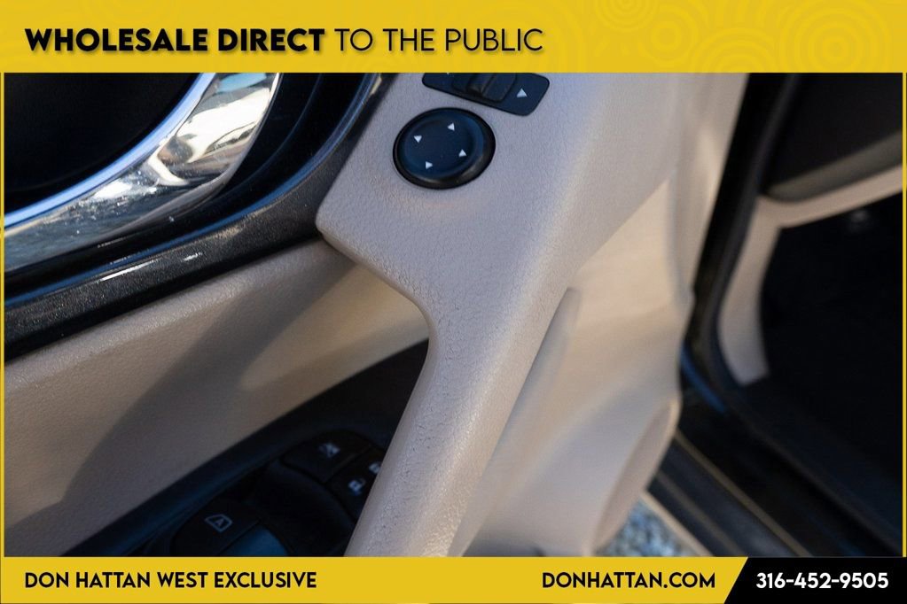 Used 2017 Nissan Rogue SV w/ SV Premium Package image 16