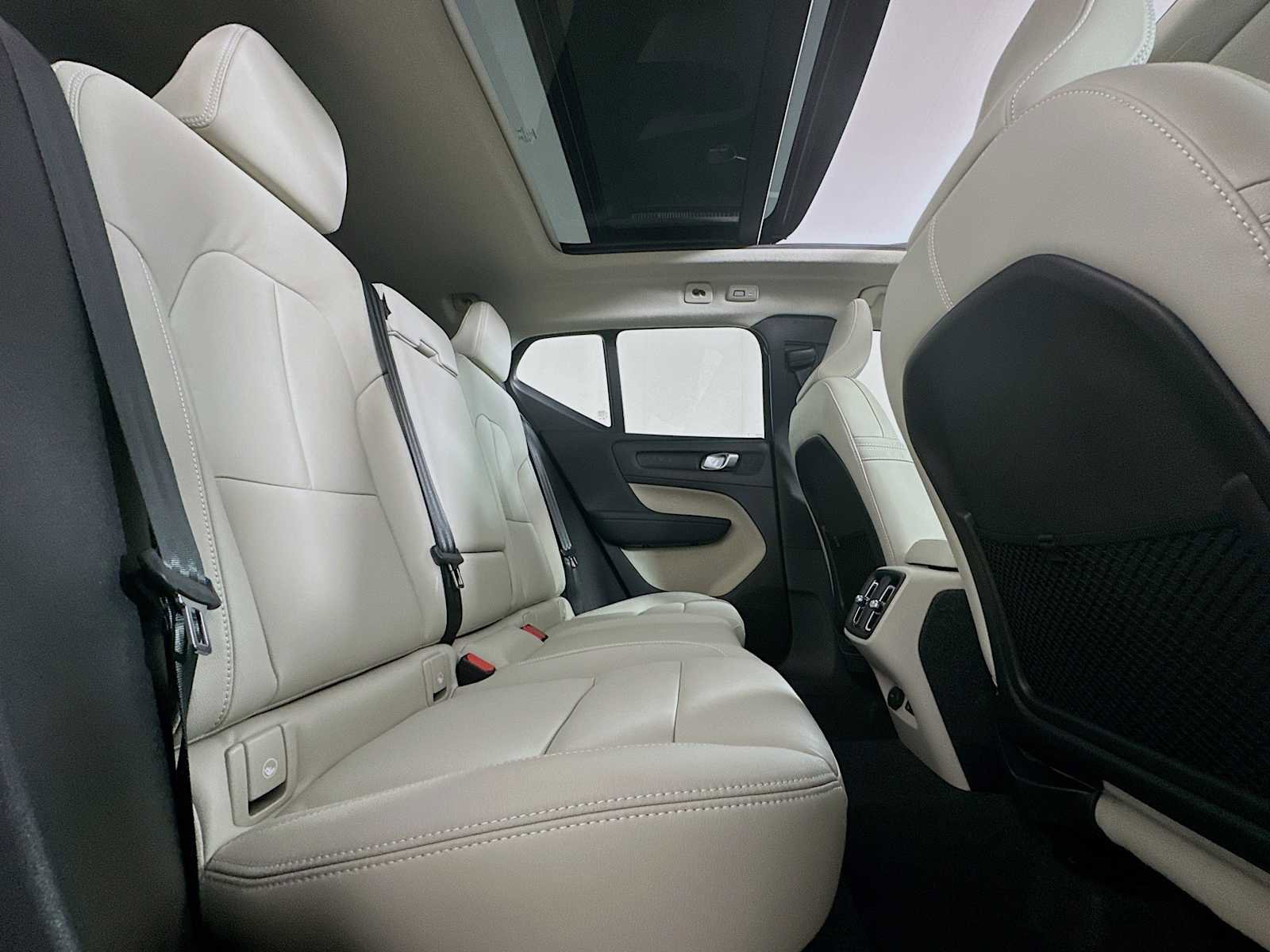 New 2026 Volvo XC40 B5 Ultra w/ Climate Package AWD/4WD image 25