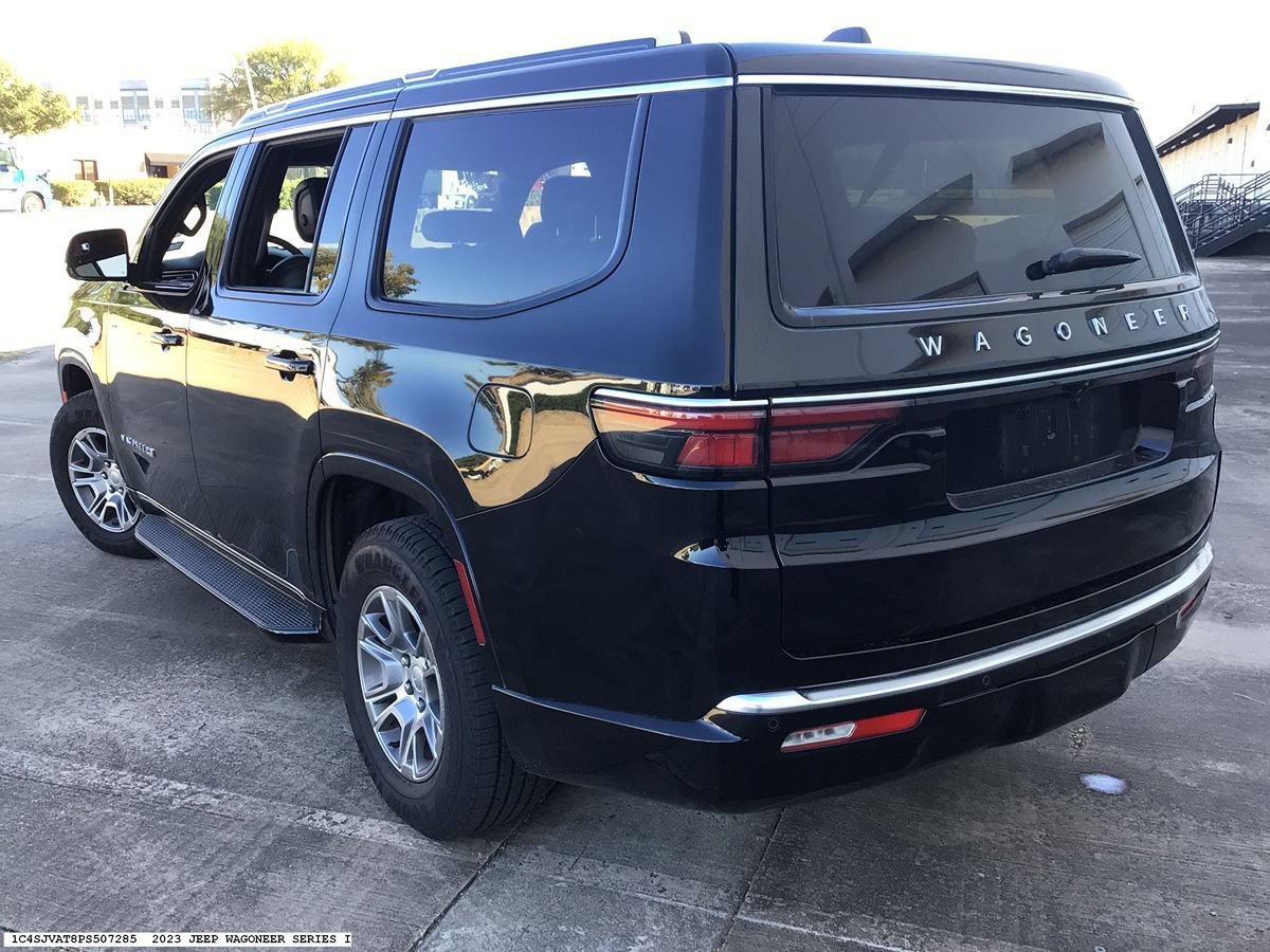 Used 2023 Jeep Wagoneer 4WD image 6