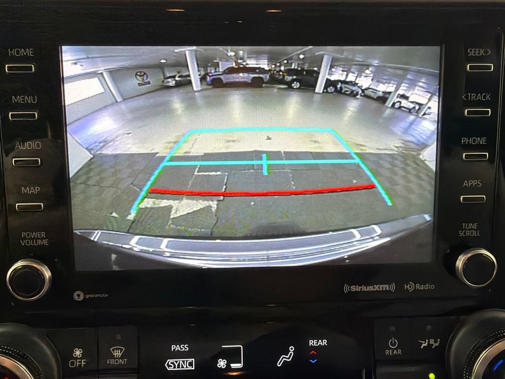 Used 2022 Toyota Highlander XLE FWD image 36