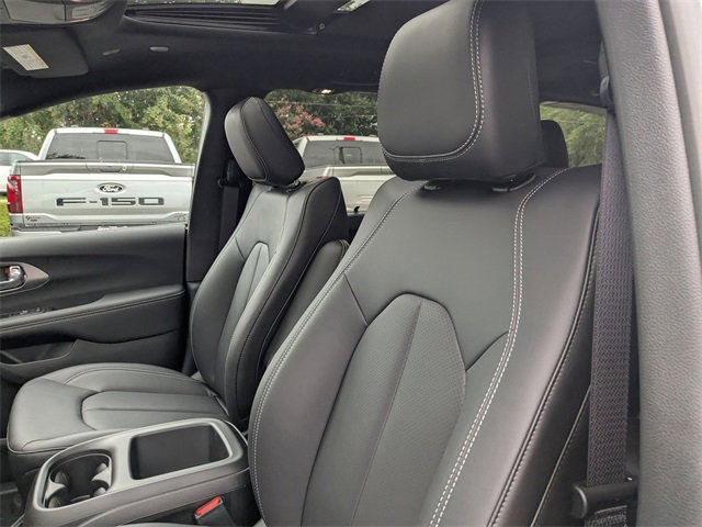New 2026 Chrysler Pacifica Select image 14
