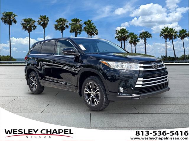 Used 2017 Toyota Highlander Plus AWD/4WD image 1