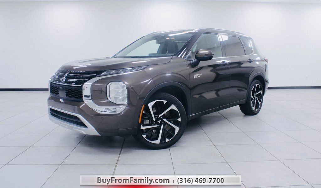Used 2024 Mitsubishi Outlander SEL image 1