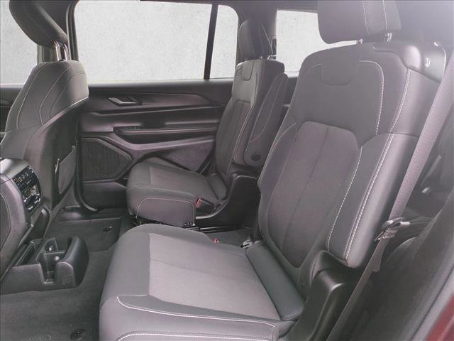 Used 2024 Jeep Grand Cherokee L Laredo image 20