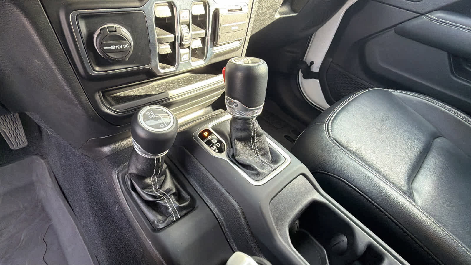 Used 2022 Jeep Gladiator Overland w/ Popular Equipment Package image 13