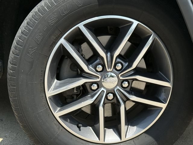 Used 2017 Jeep Grand Cherokee Limited AWD/4WD image 10