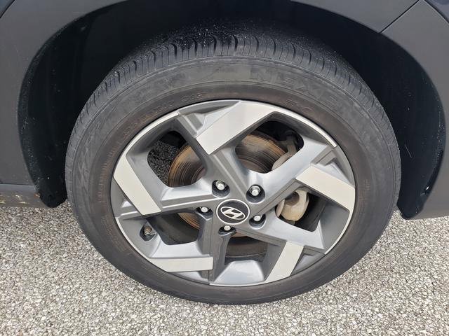 Used 2022 Hyundai Venue Limited image 33