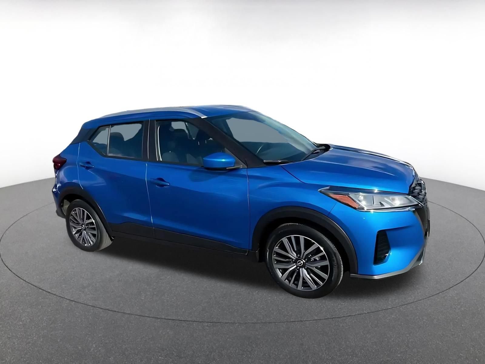 Used 2024 Nissan Kicks SV FWD image 2