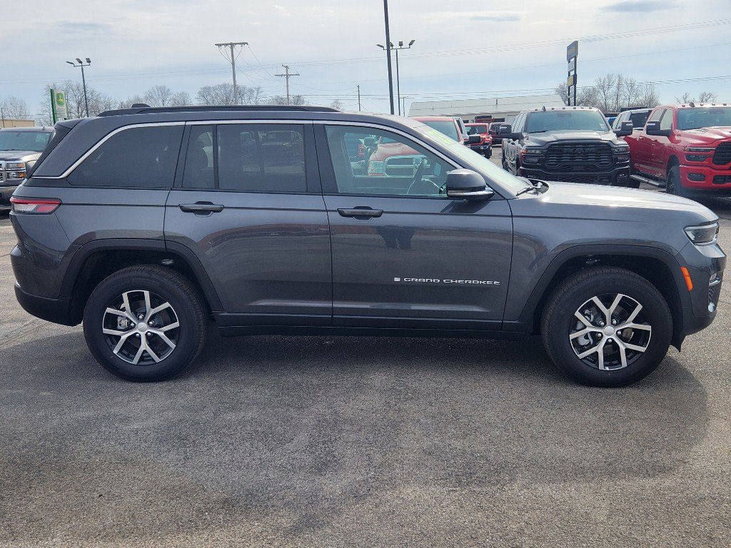 Used 2025 Jeep Grand Cherokee Limited w/ Trailer Tow Package image 5