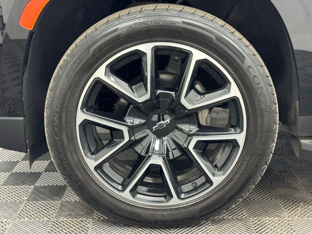 Used 2023 Chevrolet Suburban RST w/ Luxury Package image 16