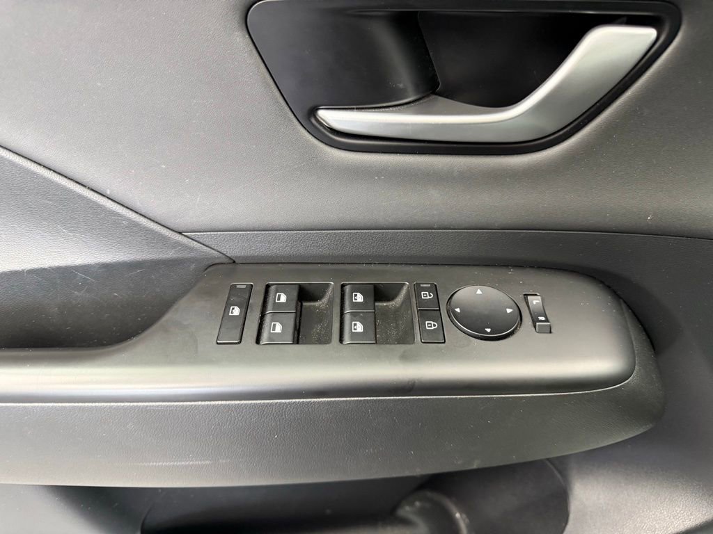 Used 2025 Hyundai Kona Limited image 22