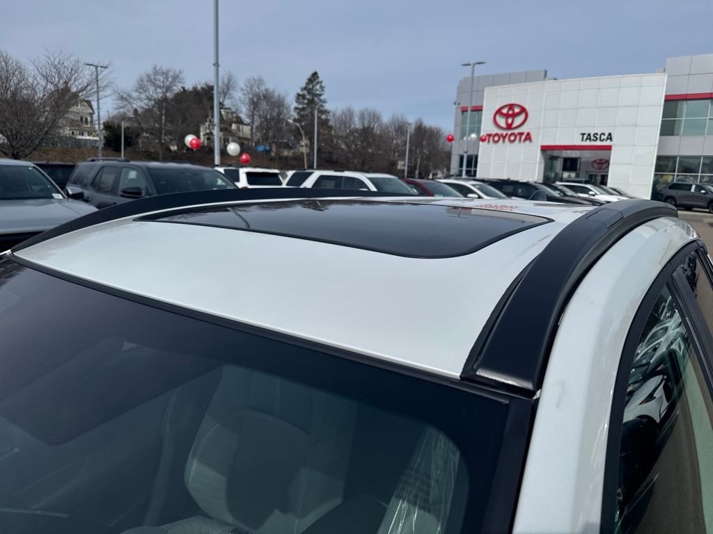 New 2026 Toyota Corolla Cross SE image 16