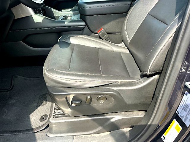 Used 2023 Chevrolet Suburban Premier AWD/4WD image 14