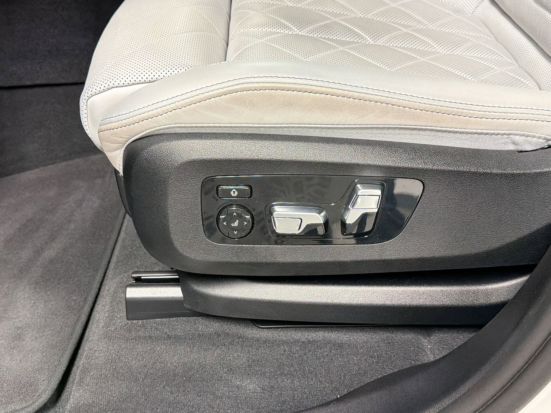 Certified 2024 BMW X5 xDrive40i w/ Premium Package image 13